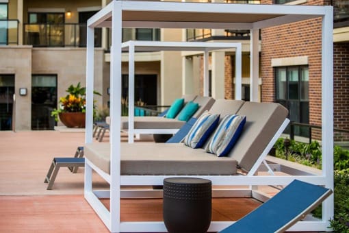 Deck at 44 Washington, Kansas City, 64111