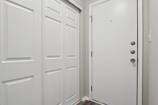 Front Door at Abbey Glenn Apartments, Waco, TX