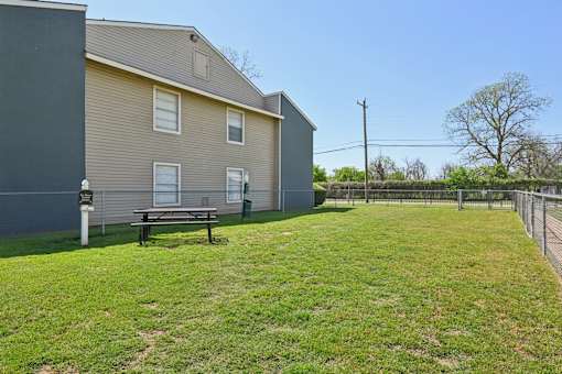 Lush Green Space at Abbey Glenn Apartments, Texas