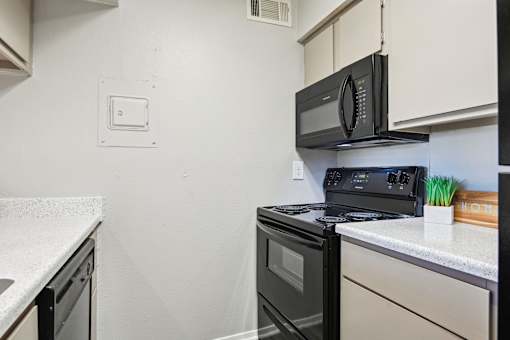 Spacious Kitchen at Abbey Glenn Apartments, Texas