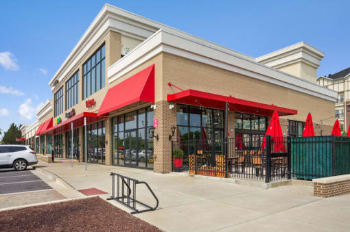 Nearby Restaurant at Allure Apollo, Maryland