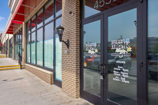 Nearby Restaurant at Allure Apollo, Maryland