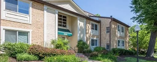 House Exterior View at Potomac Ridge Apartments, Woodbridge, Virginia