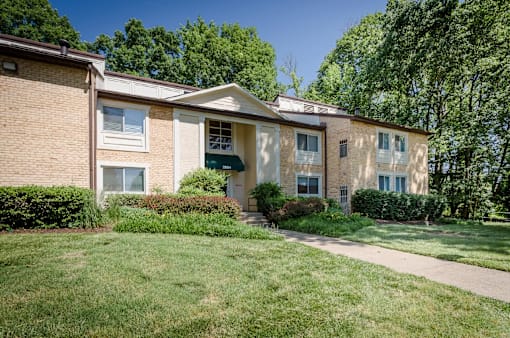 Building Exterior View at Potomac Ridge Apartments, Woodbridge, VA
