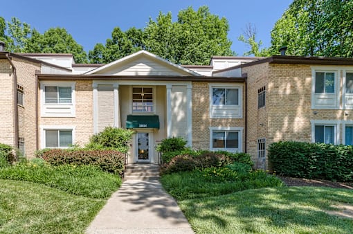 Exterior Of Building at Potomac Ridge Apartments, Woodbridge