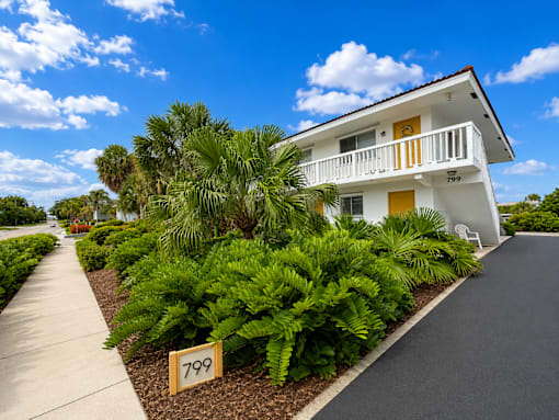 799 - BUILDING EXTERIOR