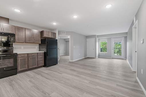 Balsam II Apartments open living space