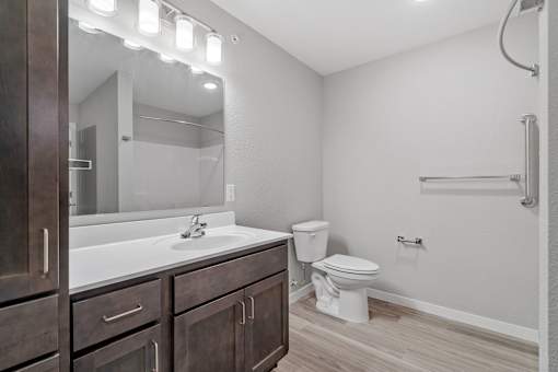 Balsam II Apartments bathroom