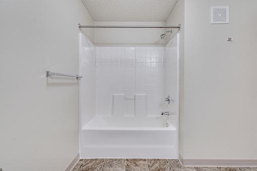A bathroom with a bathtub/shower.