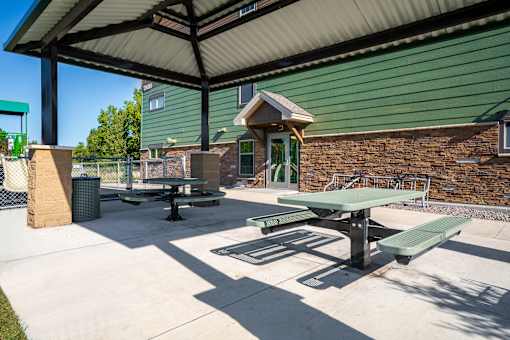 Balsam Apartments Outdoor Lounge Area