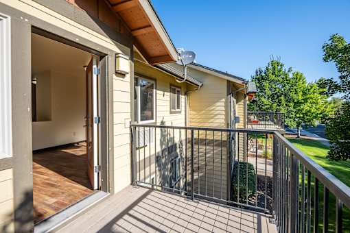 A house with a balcony and a fence.