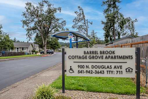 a sign cottage grove apartments