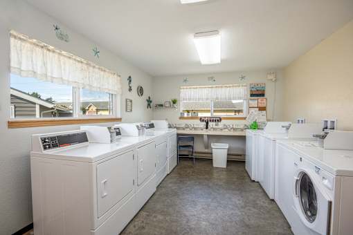 A laundry room with washers and dryers.