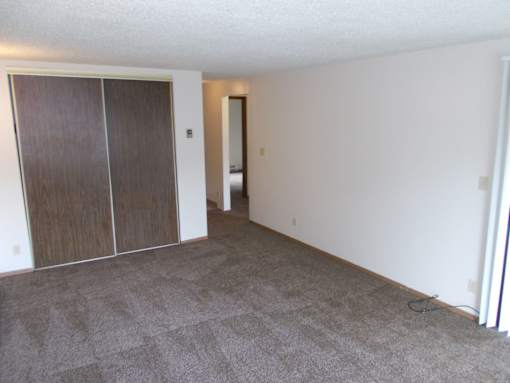A room with a carpeted floor and a white ceiling.