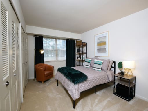Bedroom With Adequate Storage at Woodridge Apartments, Randallstown