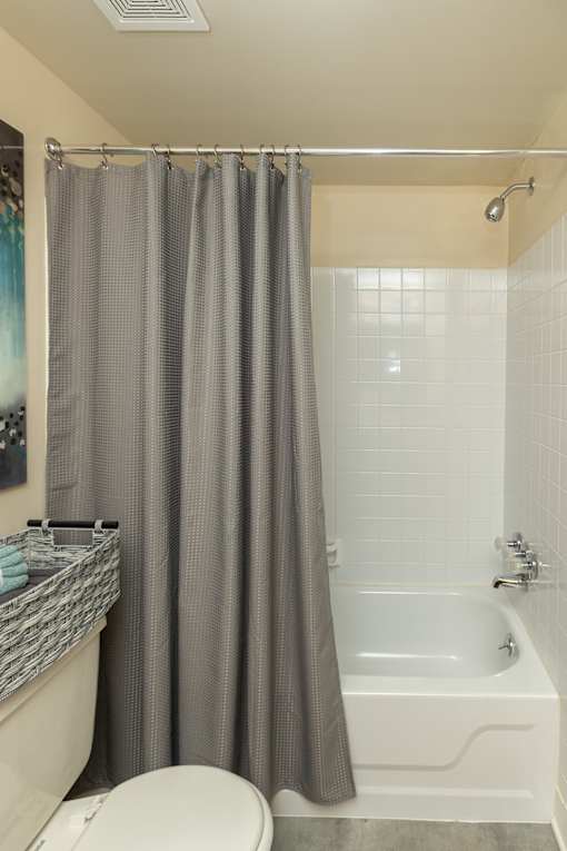 Bathroom With Bathtub at Deer Park Apartments, Randallstown, MD 21133