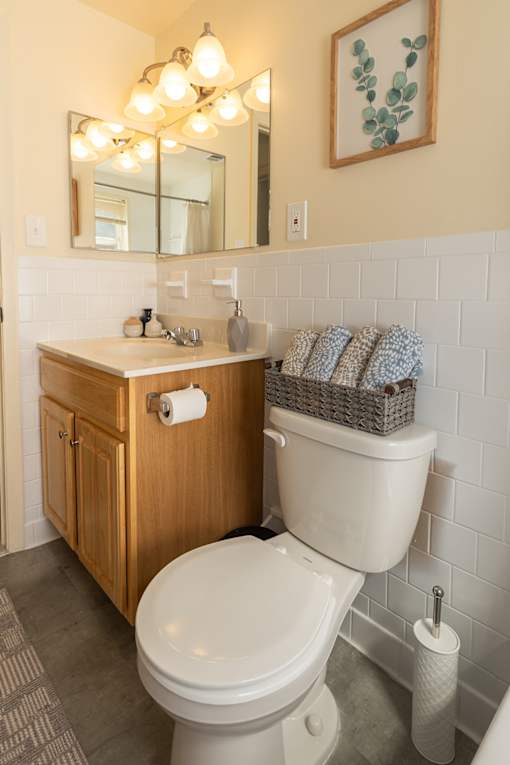 Vanity Lights at Colony Hill Apartments & Townhomes, Baltimore, MD, 21227