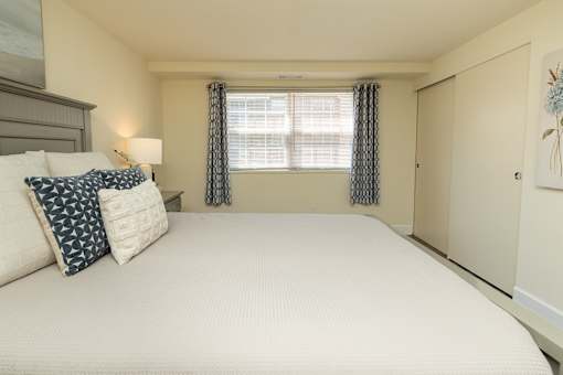 White Bedroom at Colony Hill Apartments & Townhomes, Baltimore, MD, 21227