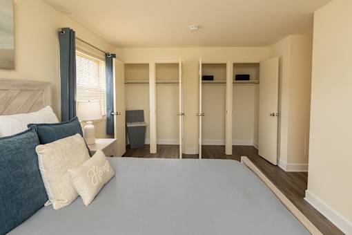 A bedroom with a bed, pillows, and a grey carpet at Security Park Apartments*, Maryland, 21244