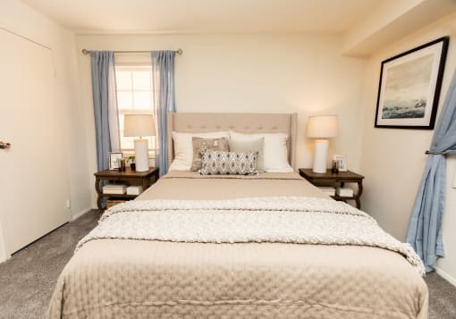 Traditional bedroom at Seminary Roundtop Apartments, Lutherville, 21093