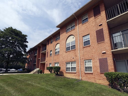 front exterior at Seminary Roundtop Apartments, Lutherville, MD, 21093