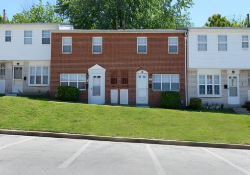 Front view of exterior building at Colony Hill Apartments & Townhomes, Baltimore