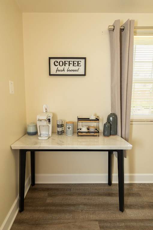 Coffee Table at Colony Hill Apartments & Townhomes, Baltimore