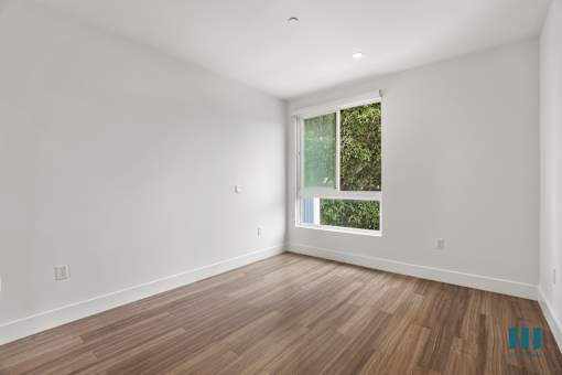 Bedroom with Large Windows,  Recessed Lighting, and Vinyl Flooring
