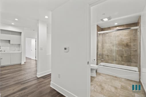 Hall Bathroom with Shower Bath with Glass Door
