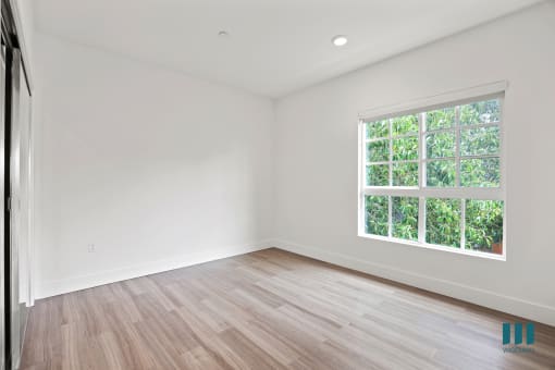 Bedroom with Large-Size Windows, Vinyl Flooring, Recessed Lighting, and Mirrored Closet