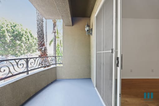 Large-Size Patio