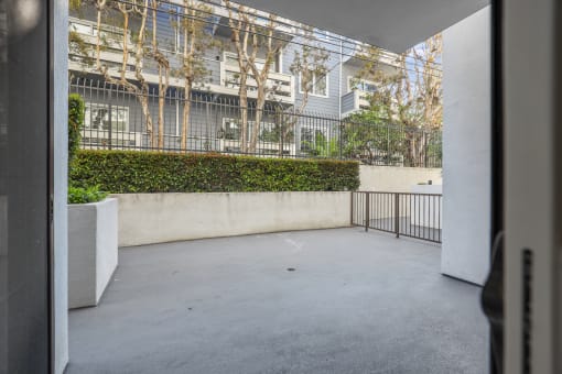 Large-Size Patio