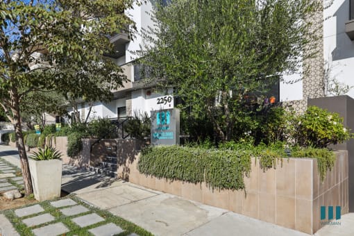 Property Exterior of Fox Hills Dr by WIseman