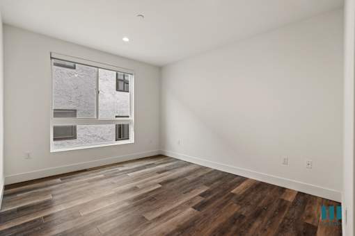 Bedroom with Large-Size Windows and Vinyl Flooring