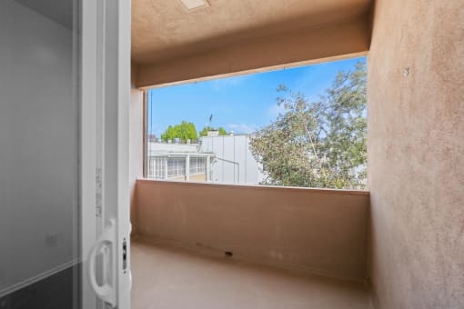 Large-Size Upper Level Patio