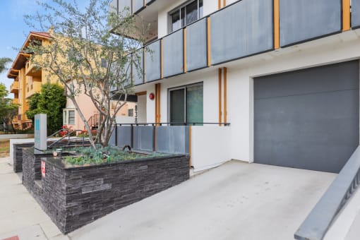 Private Garage * Select Units Only