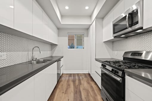 Full-Size Kitchen