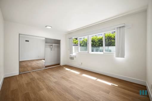 Bedroom with a Mirrored Closet and Large-Size Windows