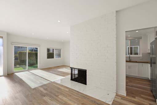 LA Apartment with Open-Concept Floorplan