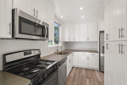 Apartment Full-Size Kitchen with Lots of Cabinet Storage