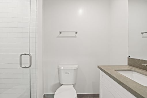 Apartment with Full-Size Bathroom