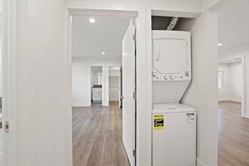 Apartment with In-Suite Washer and Dryer