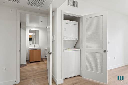 White Bathroom at Venice Wave by Wiseman, Venice, CA, 90291