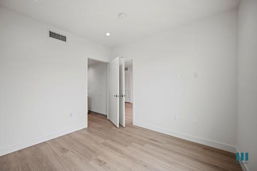 Room with White Walls at Venice Wave by Wiseman, California, 90291