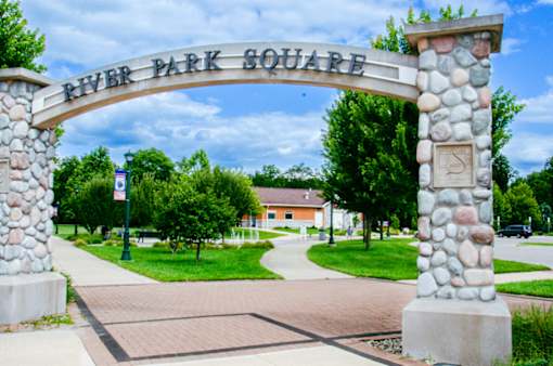 A stone archway with the words "River Park Square" on it.