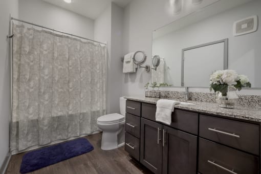 Luxurious Bathrooms at The Ivy at Berlin Place, South Bend, IN, 46601