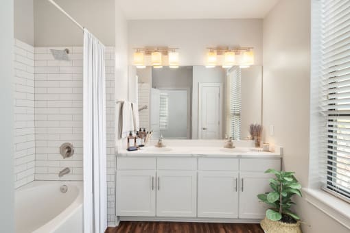 92 WEST PACES BATHROOM