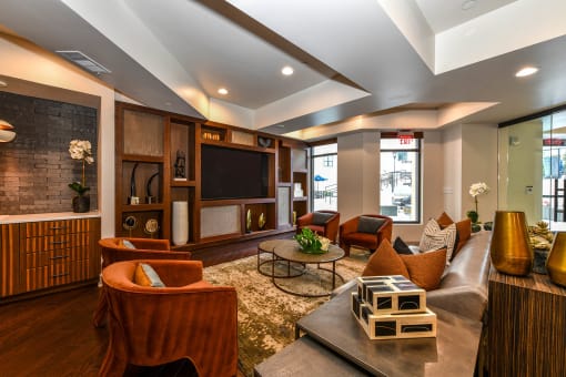 additional photo for property listing at chic digs with room to stretch out in the village 22 car