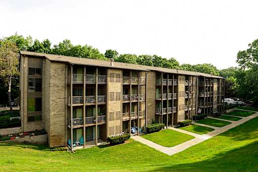 A long building with a green lawn in front at Winchell Way Apartment , Kalamazoo, 49008