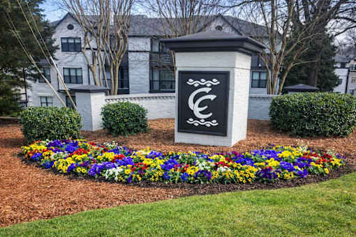 A sign with a C on it is in front of a building.